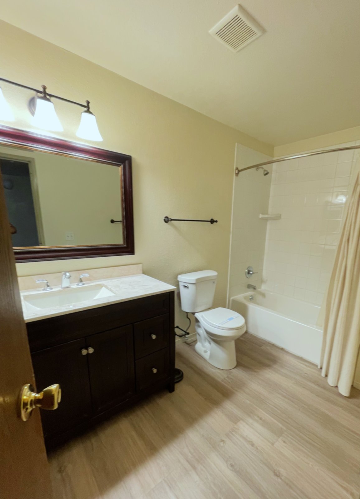Charming 1 Bed Condo in Lakewood, CO - Perfect for Comfortable Living property image